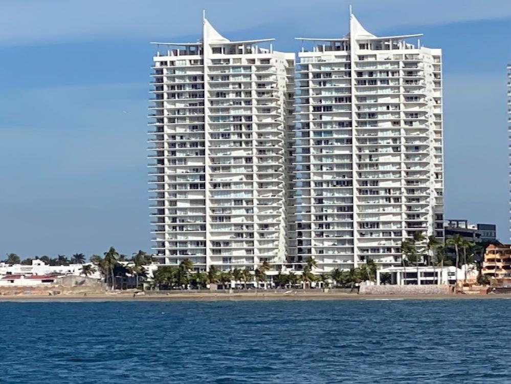 Luxury Condo on the Beach 